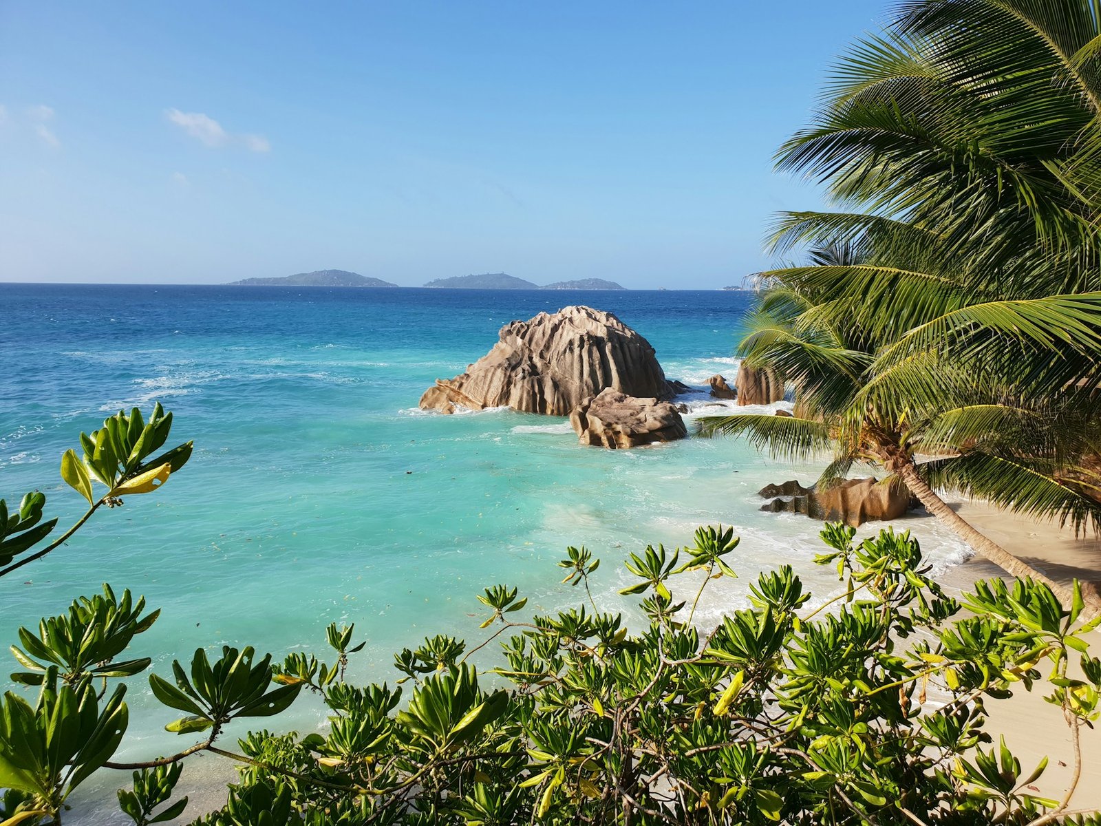 Granite boulders and turquoise lagoon at Anse Source d'Argent, Seychelles